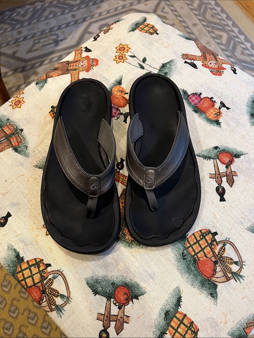 OluKai Womens Pewter Leather Flip Flop Sandals